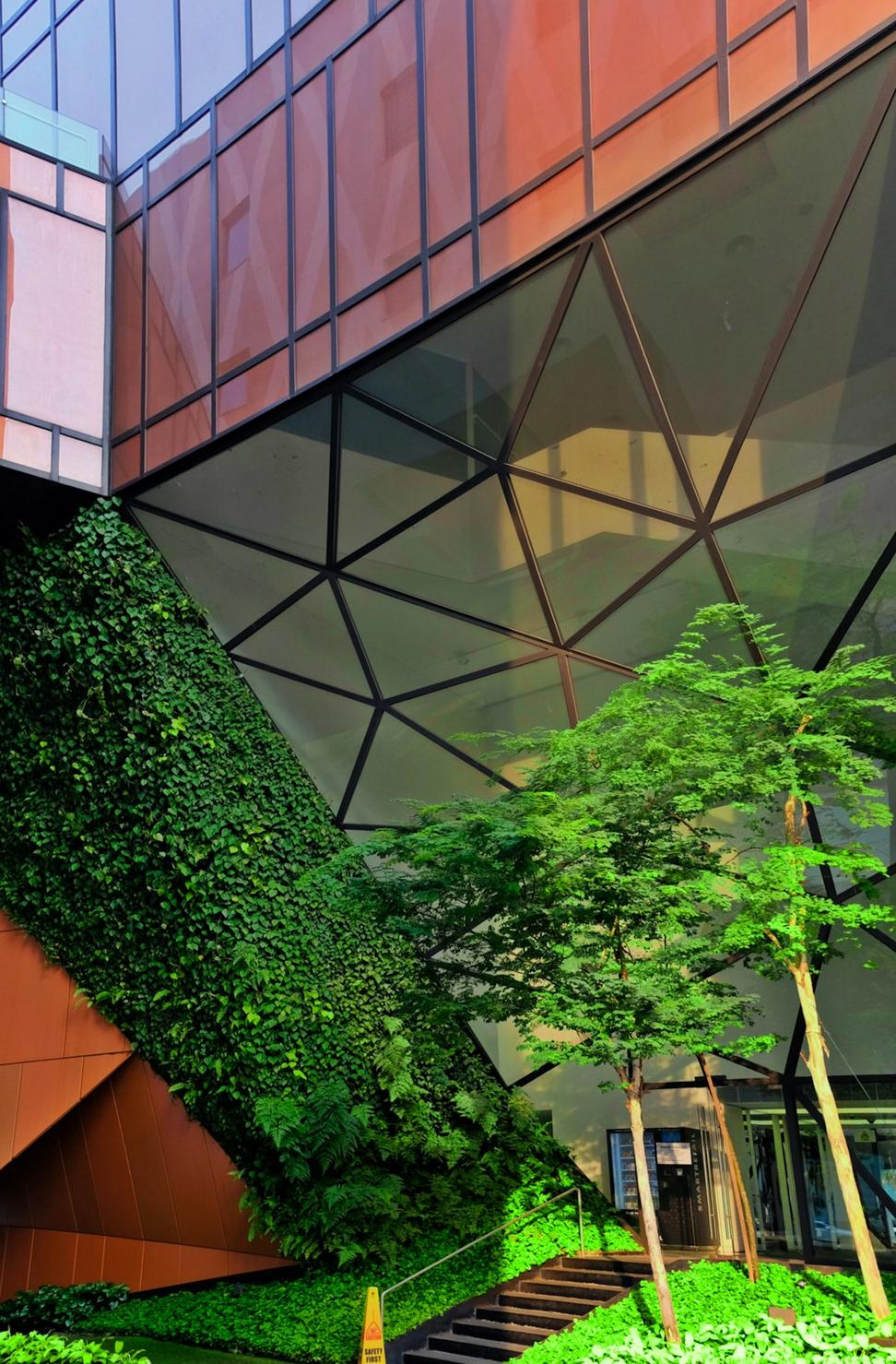 Commercial sustainable building